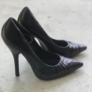 Beautiful black heels!